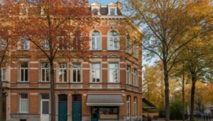 Maison de maître bruxelloise en automne, meilleure période pour vendre un bien immobilier